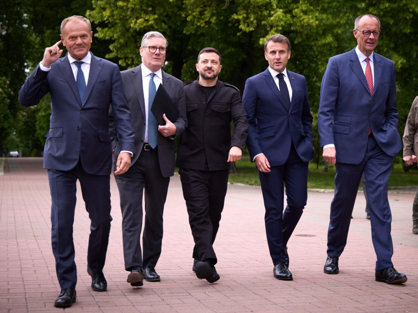 Planul de pace pentru Ucraina va fi discutat marți la Paris la o reuniune a liderilor occidentali cu președintele ucrainean Volodimir Zelenski
