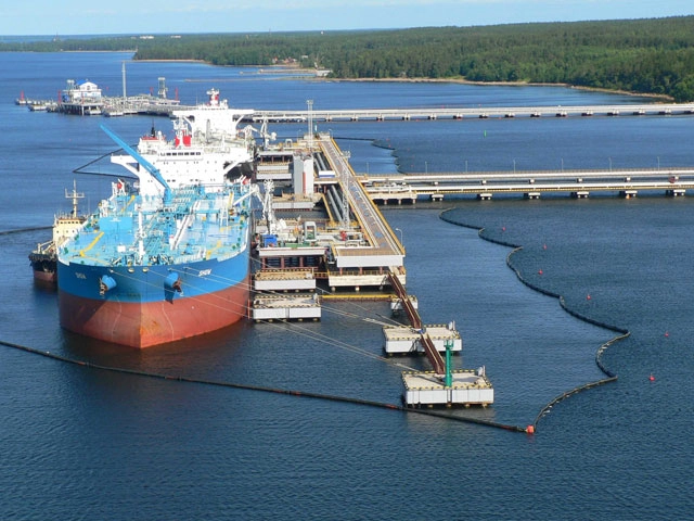 Ucrainenii au atacat cel mai mare port rusesc pentru exportul de petrol de la Marea Baltică