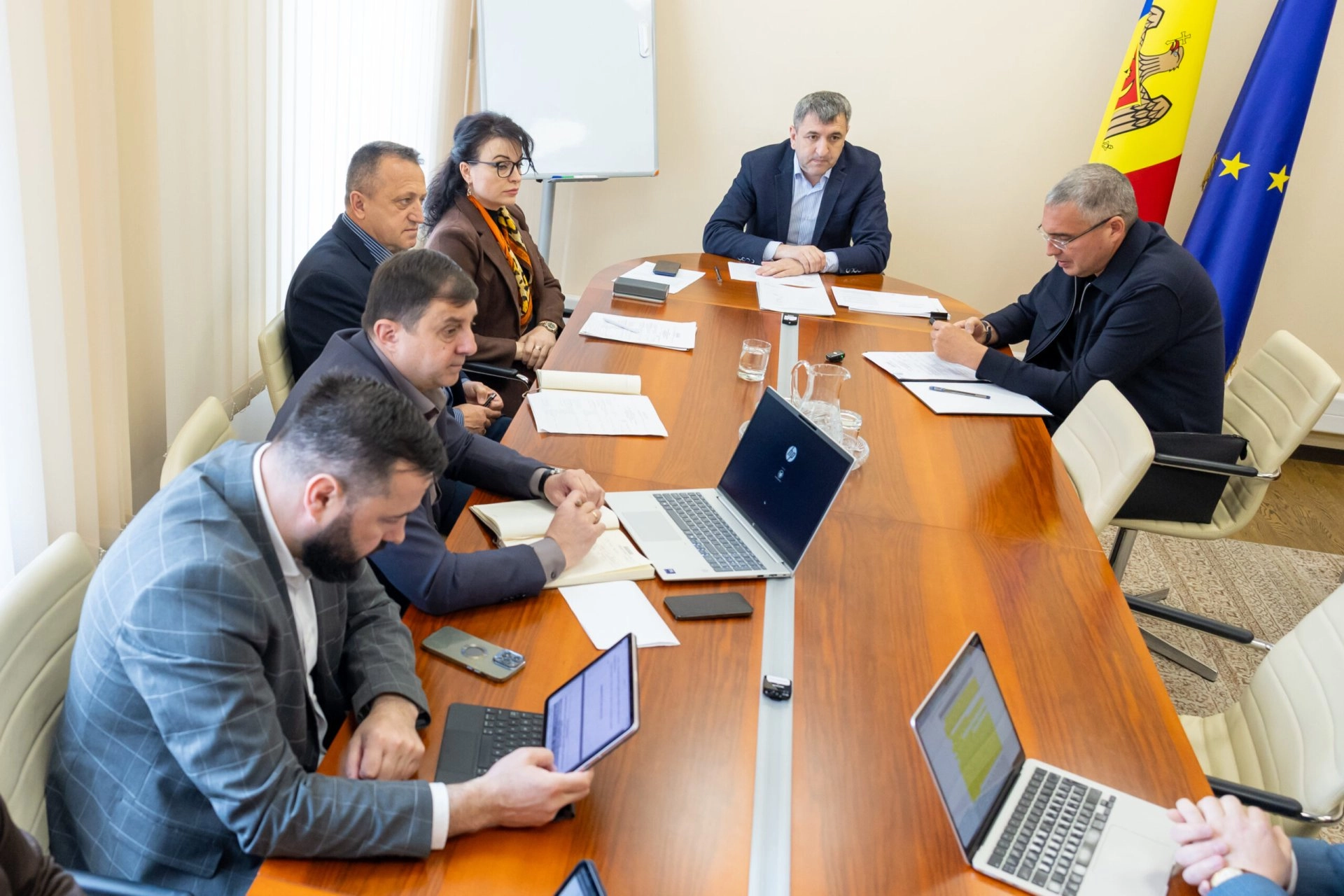 Parlamentul urmează să examineze un proiect de lege privind angajarea și reintegrarea persoanelor condamnate