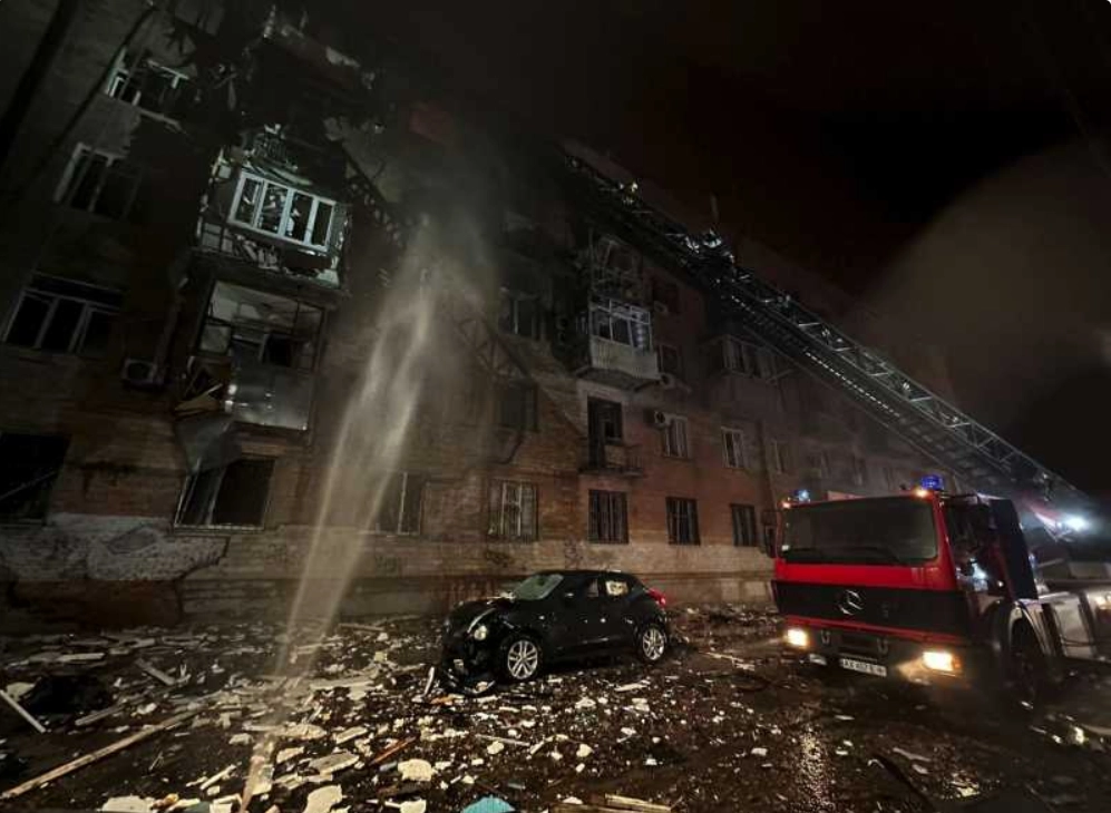 Rusia a lansat o rachetă și 111 drone în Ucraina: Doi morți și 35 de răniți la Harkov