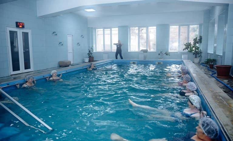 Parlamentul extinde beneficiile pentru veteranii muncii