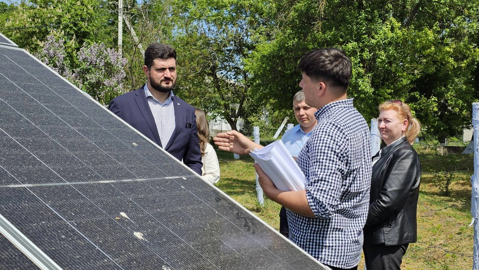 Facturi mai mici la lumină și la apă în localitățile în care au fost instalate panouri fotovoltaice