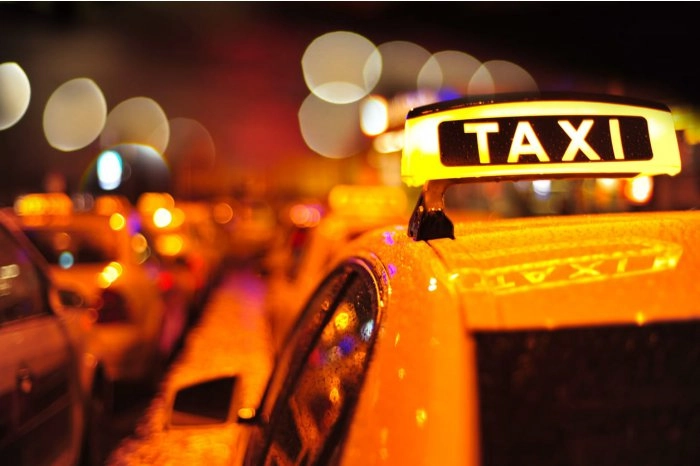 Parlamentul înăsprește regulile pentru platformele de taxi