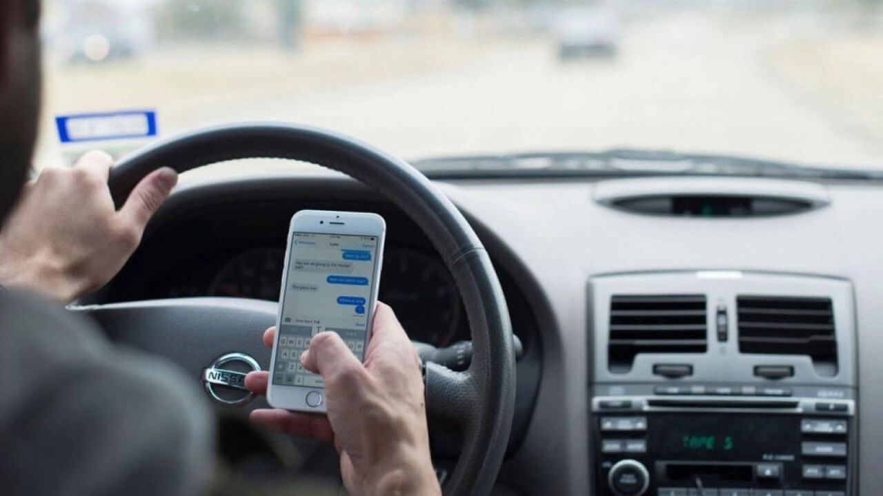 Atenție, șoferi! Poliția va intensifica controalele privind folosirea telefonului la volan