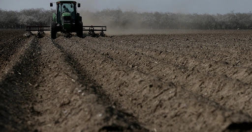 Peste 30 de fermieri din ţară vor primi bani de la stat pentru modernizarea întreținerii solurilor