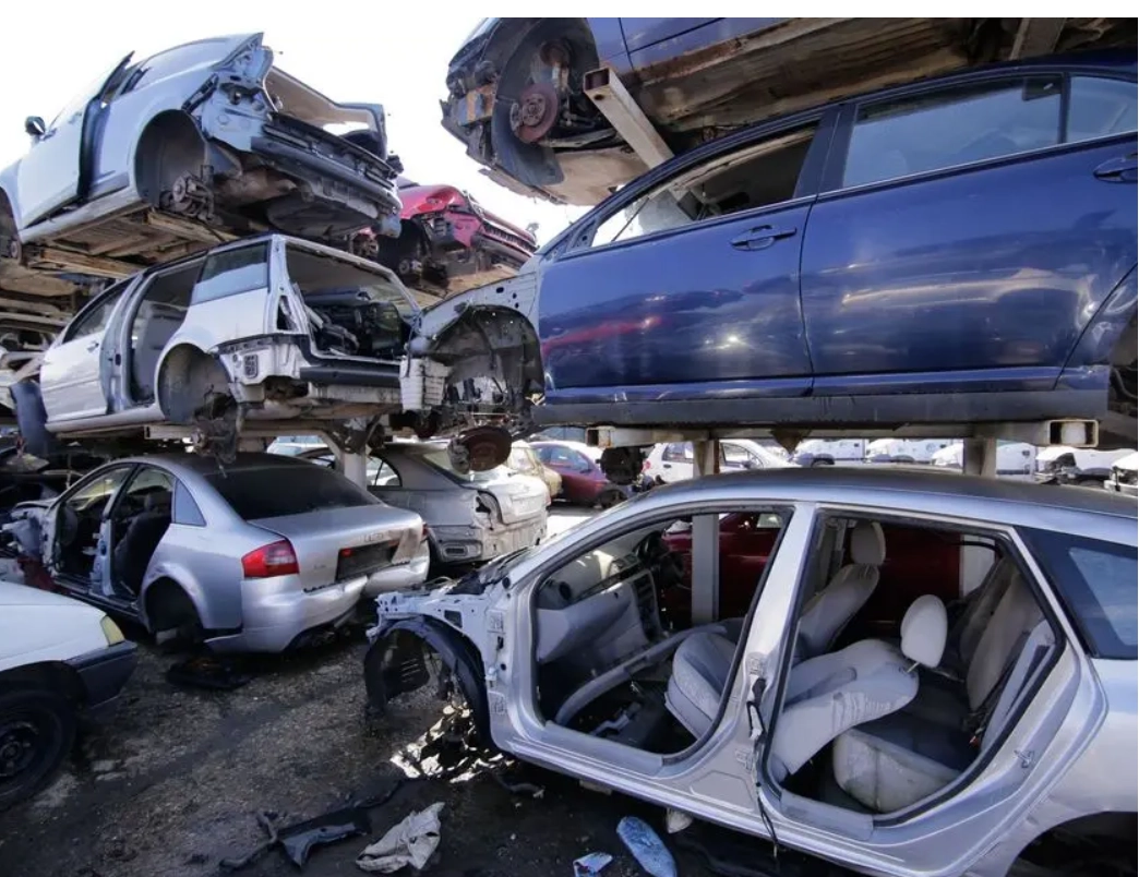 Ecologiștii dezmint informațiile eronate despre deșeurile provenite de la vehiculele scoase din uz