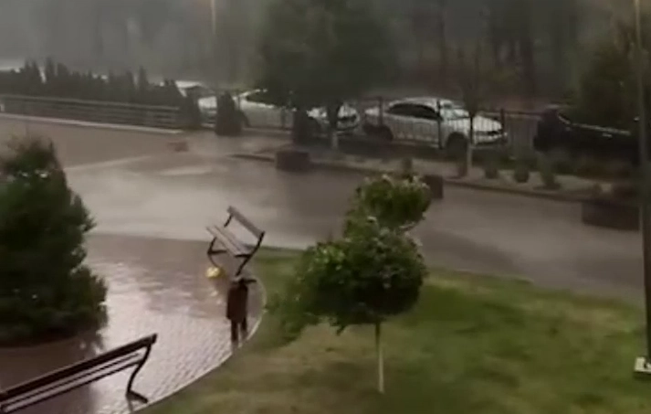 Primăria Chișinău avertizează cetățenii în legătură cu ploile puternice înregitrate luni seara în capitală