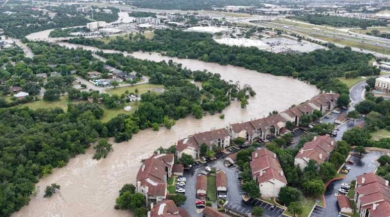 Viituri devastatoare în Texas. Cel puțin 50 de morți, circa 30 de copii dați dispăruți