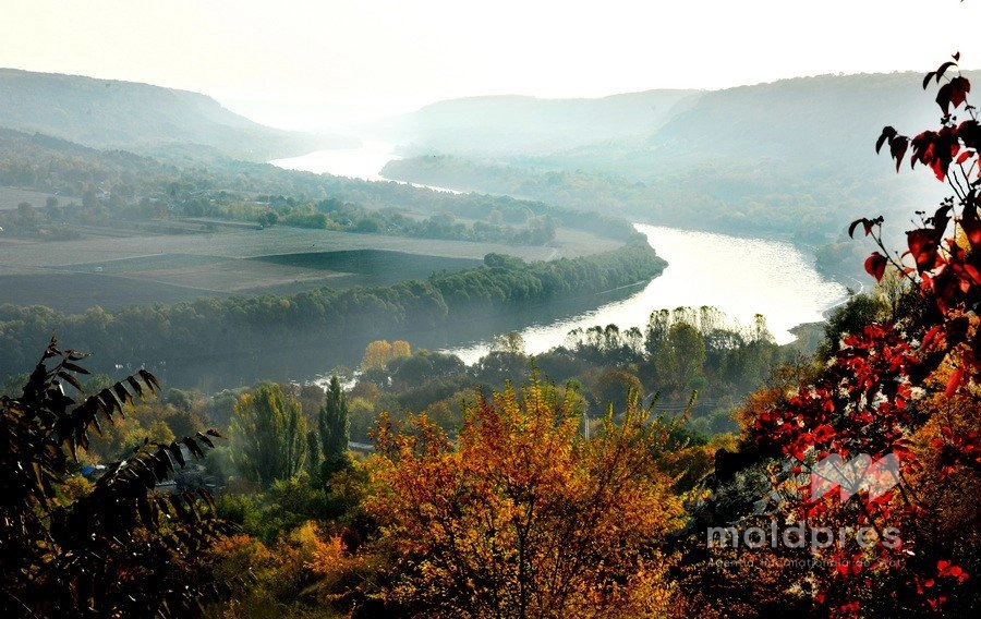 Vreme variabilă, fără precipitații, cu ceață izolat, anunţată pentru marţi