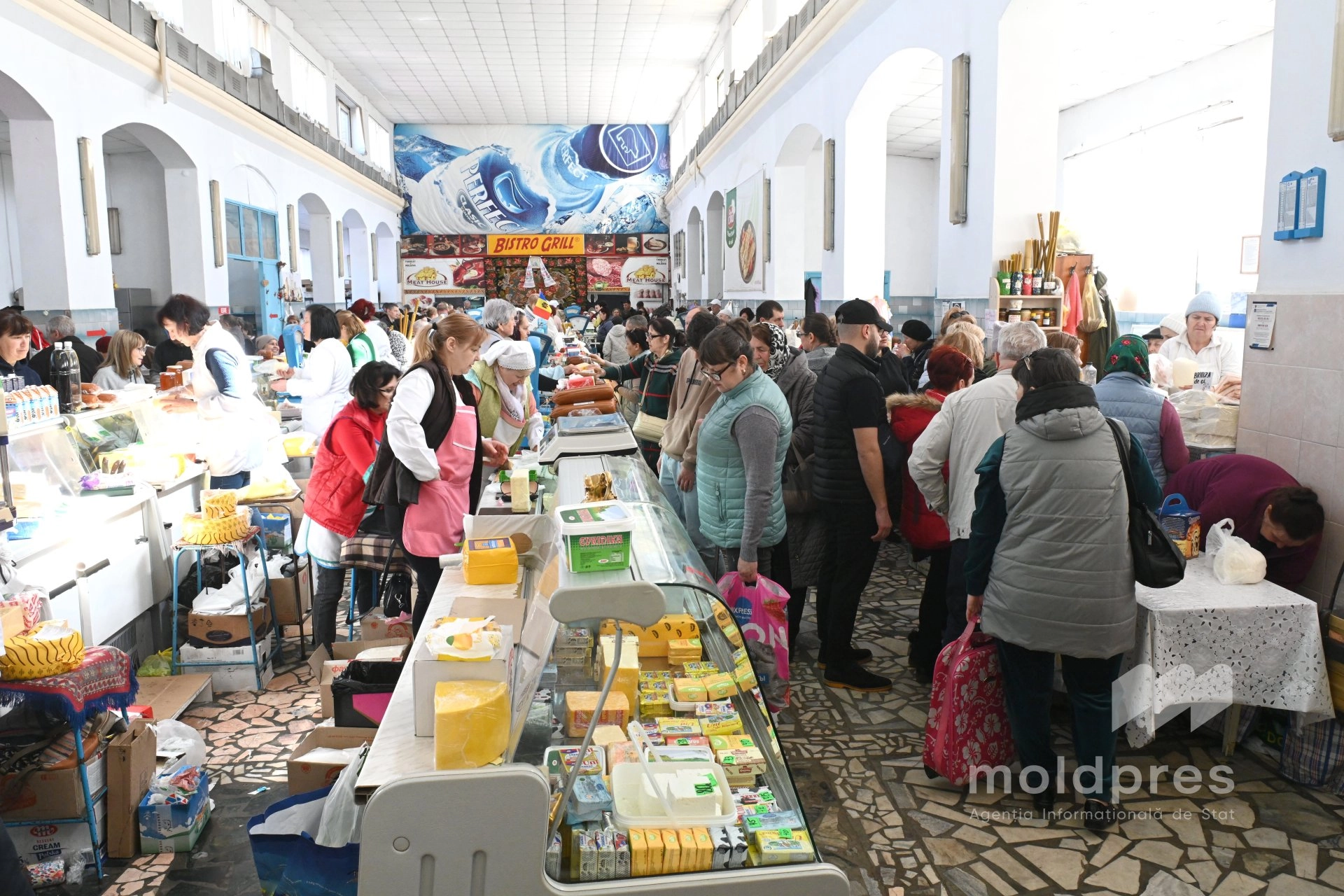 Chișinăuienii, în pregătiri pentru masa de Hram. Specialiștii în sănătate recomandă procurarea produselor alimentare doar din locuri autorizate