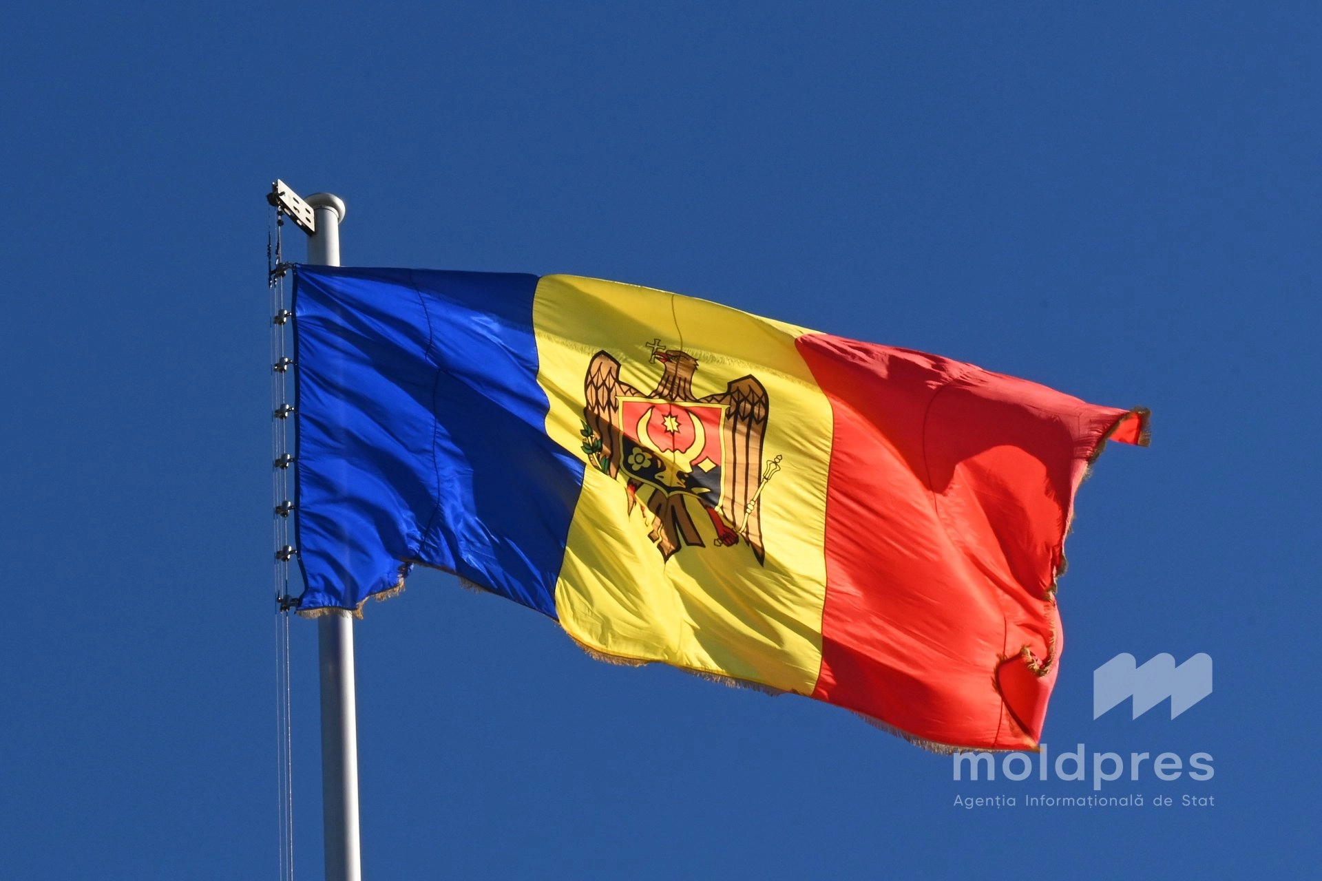 Președinta Maia Sandu, de Ziua Drapelului de Stat: „Este important să ne ridicăm la înălțimea valorilor pe care drapelul le reprezintă - să fim uniți și să muncim împreună pentru viitorul țării”