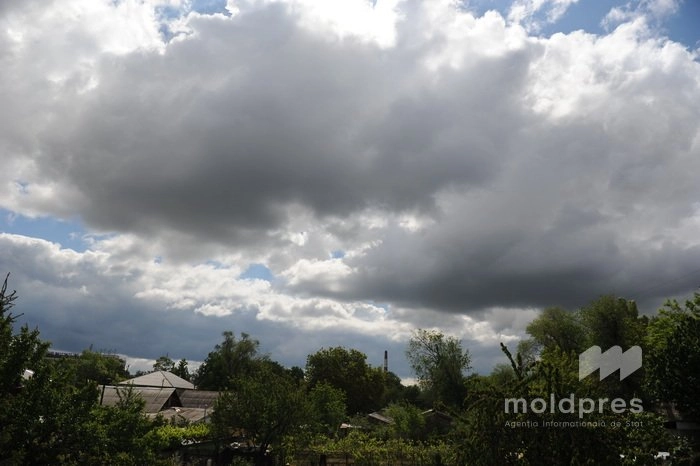 Meteorologii prognozează pentru joi ploi slabe și cer variabil