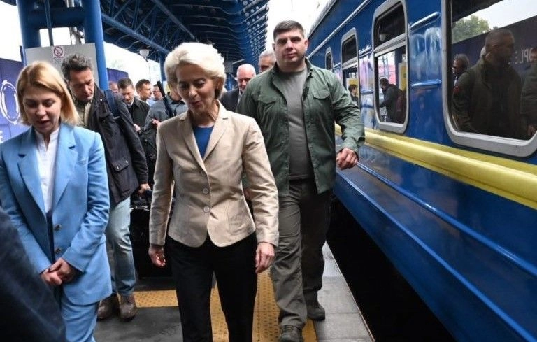 Ursula Von der Leyen, a ajuns la Kiev pentru a discuta cu Zelenski despre nevoile energetice ale Ucrainei