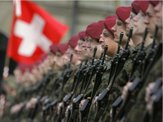 Elveția ar putea să-și revizuiască neutralitatea