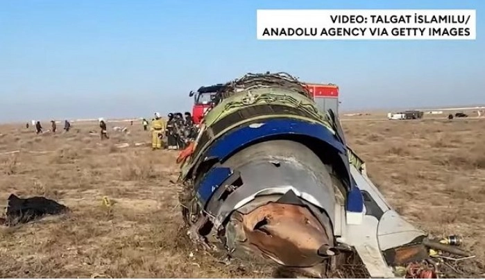 Un avion cu pasageri s-a prăbușit în Kazahstan. Oficialii raportează 29 de supravieţuitori şi 38 de morţi