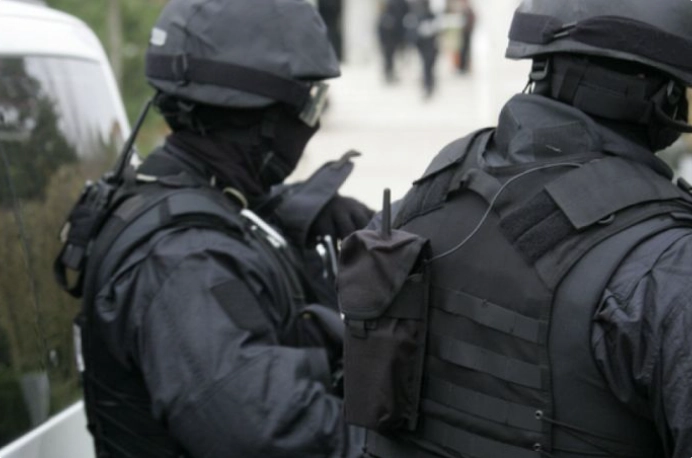 Organele de forță au descins cu noi percheziții în cazuri de corupere electorală și spălare de bani