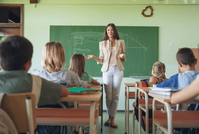 MEC continuă înscrierile la concursul de repartizare în funcțiile didactice vacante. Peste 100 de tineri au depus deja dosarele