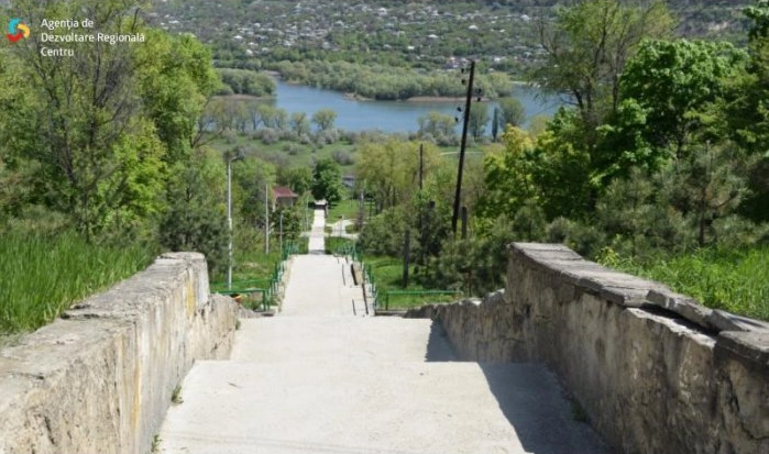 GUVERNUL CONSTRUIEŞTE: Scara cu 424 trepte din oraşul Rezina va fi renovată