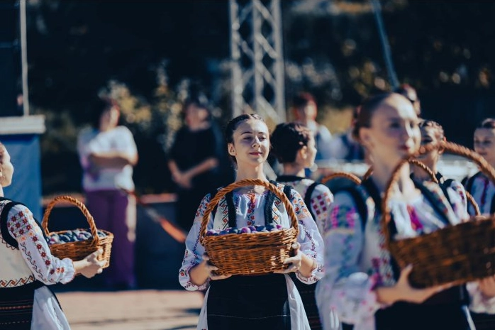 Festivalul Prunei la Nisporeni: „Sărbătoare despre și pentru oameni, care au contribuit la poziționarea Republicii Moldova printre primii 10 exportatori de prune din lume”