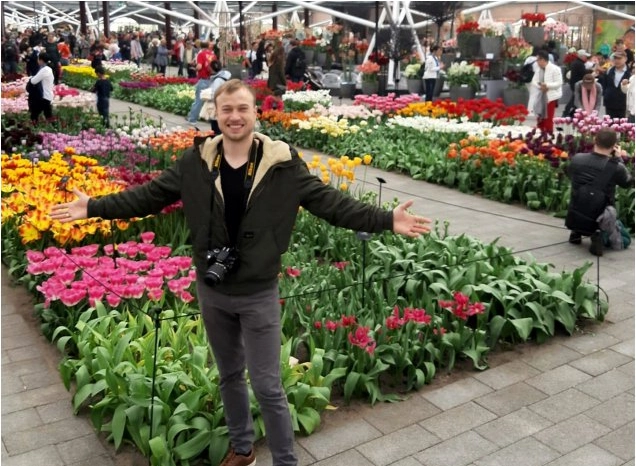  Un antreprenor din Ungheni a îmbrăcat oraşul în lalele: „Eu vreau Europa acasă, nu doar Moldova ca parte a UE”