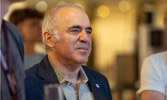 Șahistul Garry Kasparov crede că ameninţarea nucleară este o cacealma a propagandei ruse