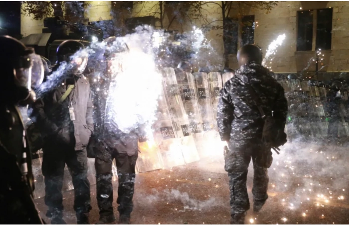 Manifestațiile pro-europene din Georgia continuă. Poliția a intervenit cu gaze lacrimogene