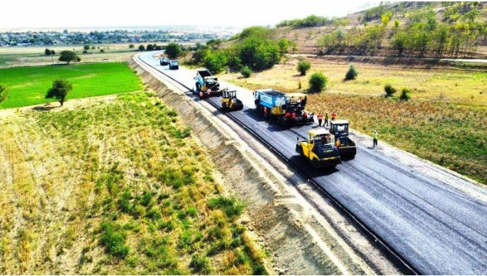 GUVERNUL CONSTRUIEŞTE: Drumarii au încheiat vara cu progrese semnificative la ocolirea Vulcănești