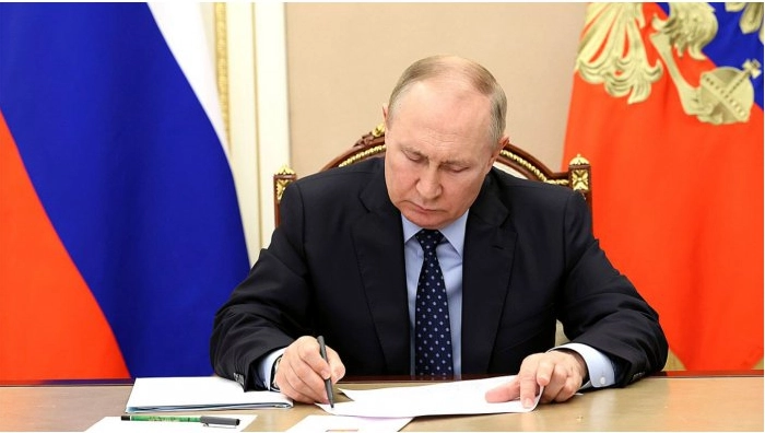 Vladimir Putin a semnat decretul prin care lărgeşte domeniul de utilizare a armelor nucleare