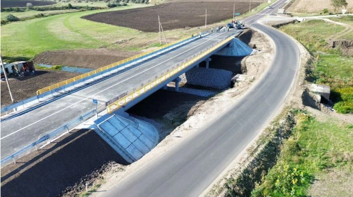 GUVERNUL CONSTRUIEŞTE: Podul peste Răut de la Pelinia, redeschis circulaţiei cu trei luni mai devreme