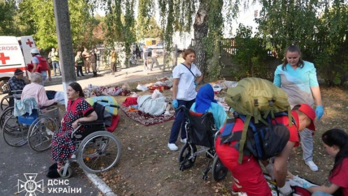 Rusia a atacat un centru pentru vârstnici din Sumî şi reţeaua de electricitate