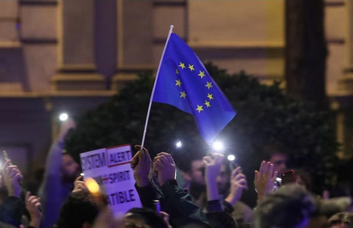 Mii de persoane protestează în Georgia, în timp ce opoziția contestă rezultatele alegerilor