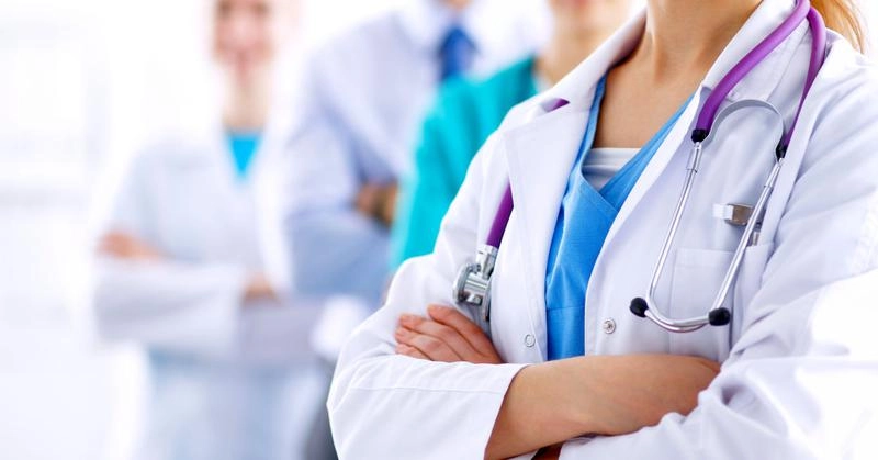 Guvernul a aprobat noi beneficii pentru tinerii specialiști din medicină, cultură și educație