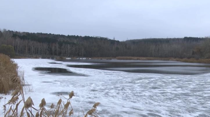 Hidrologii avertizează asupra pericolului formaţiunilor de gheaţă din bazinele acvatice din ţară