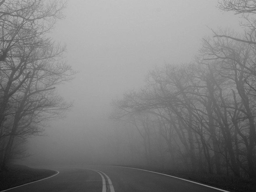 Cod galben de ceață în Moldova, cu vizibilitate redusă pe arii extinse. Atenție în trafic