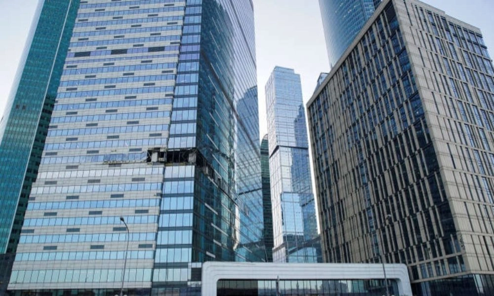 O dronă a lovit un turn într-un cartier de afaceri la Moscova