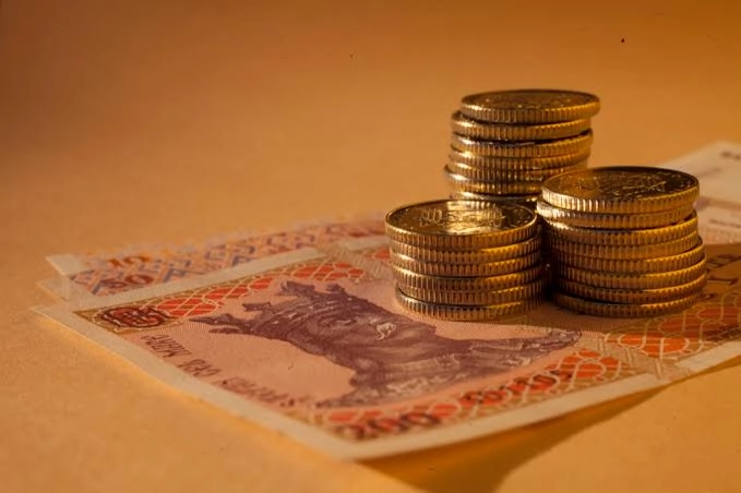 Salariul minim va fi majorat gradual până la 10 000 de lei. Ministra Natalia Plugaru: „Guvernul va iniția discuțiile cu sindicatele și patronatele”
