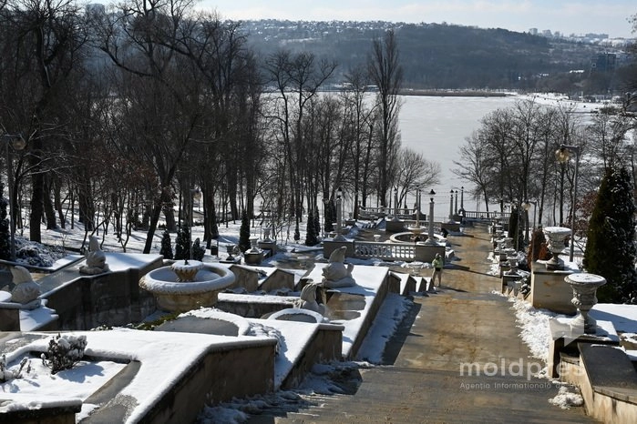METEO // Vreme fără precipitații, vineri, 27 februarie. Ghețuș pe drumuri