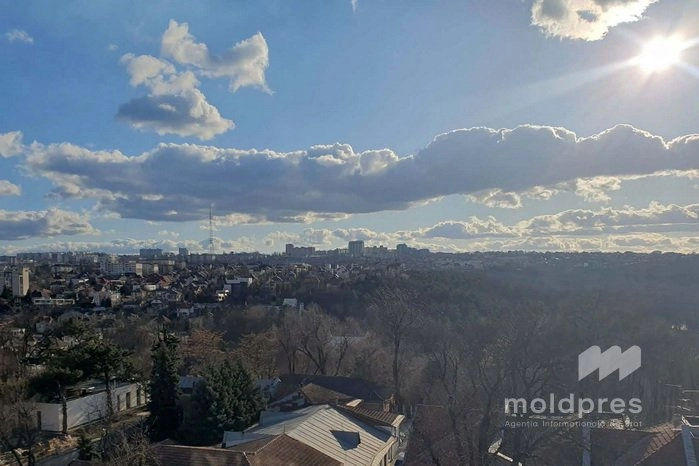 Cer variabil și temperaturi de până la 17 grade, anunţate pentru marţi, 17 martie