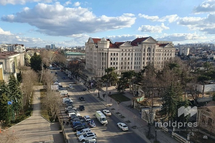 Cer variabil și maxime de până la +15 grade Celsius, prognozate de meteorologi pentru miercuri