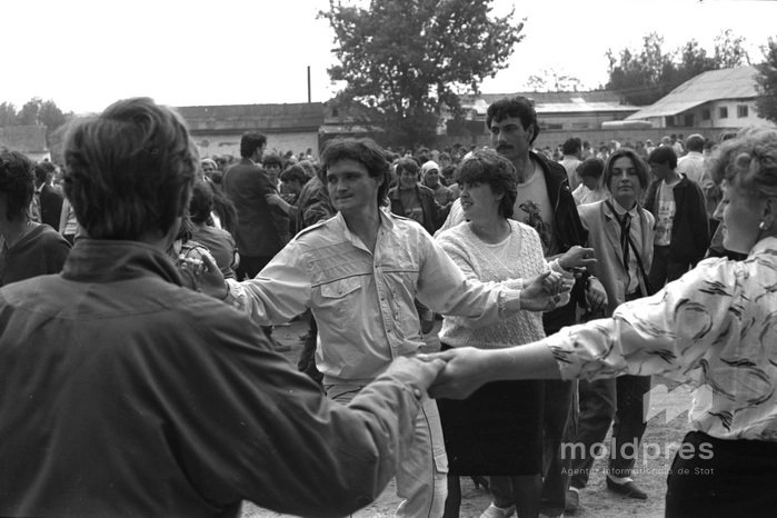 35 de ani de la primul „Pod de Flori”. Ion Hadârcă: „A fost una dintre cele mai frumoase duminici din istoria noastră recentă”