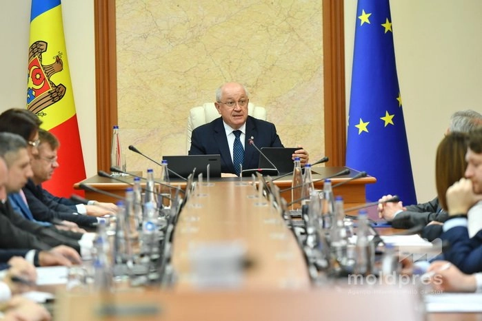 Mecanismul de stabilire a prețurilor la carburanți va fi modificat pe durata stării de urgență