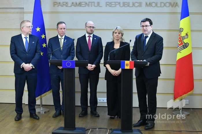Parlamentari europeni cer accelerarea negocierilor de aderare la UE a Republicii Moldova. O declarație în acest sens a fost semnată la Chișinău