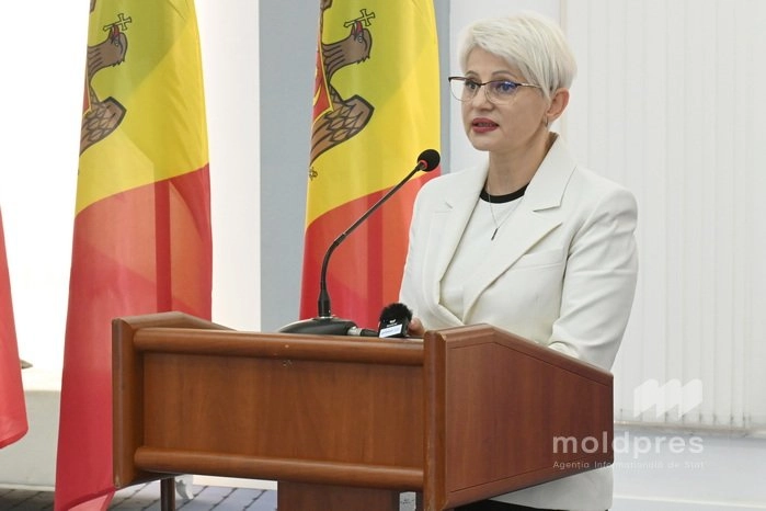 Absolvenții de gimnaziu vor beneficia de ore suplimentare gratuite la două discipline pentru a se pregăti de examene