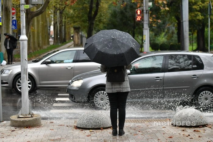 Vremea mohorâtă se menține și joi: ploile persistă pe arii extinse