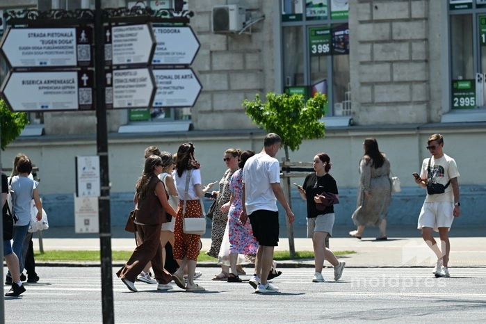 Cod galben de caniculă, emis de meteorologi: temperaturile vor urca până la +34 de grade Celsius