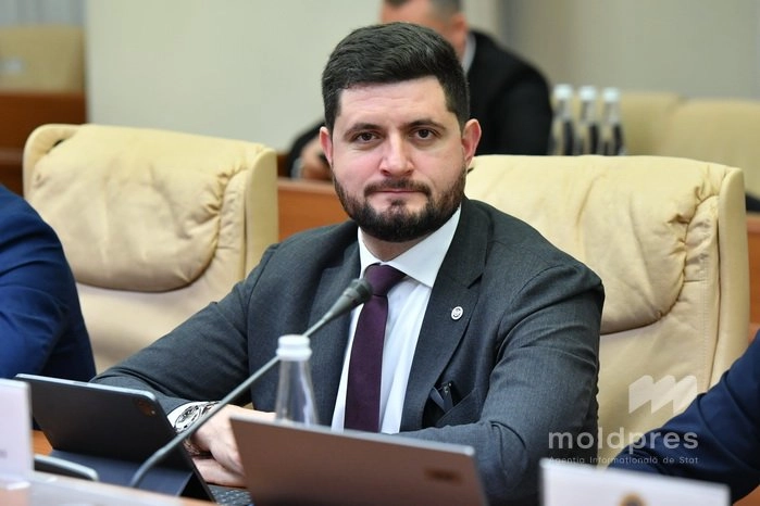 Ministrul Dorin Junghietu vine în Parlament. Deputații vor examina moțiunea simplă asupra politicii statului în domeniul energetic