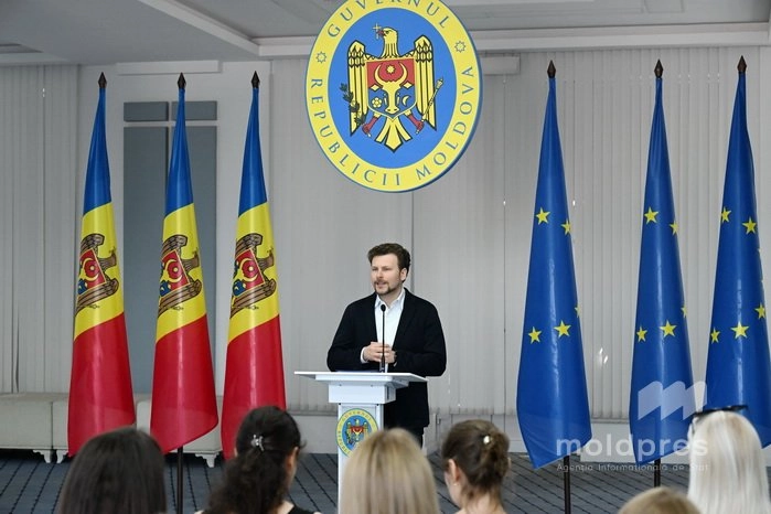 Profesori de limba română din Republica Moldova vor beneficia de cursuri intensive de perfecționare organizate în România