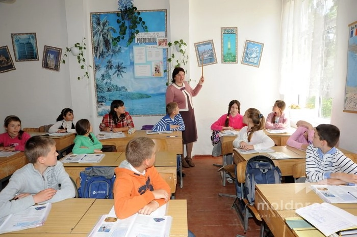 Școlile ar putea reveni la sistemul de aplicare a notelor în clasa a IV-a