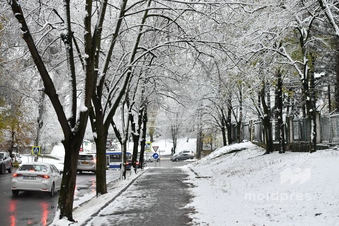 METEO // Vreme geroasă în Republica Moldova: nopți până la −17°C și ghețuș pe drumuri