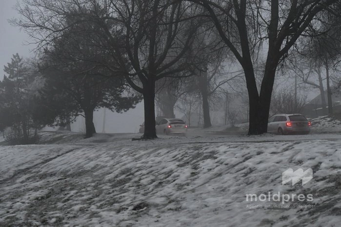 Meteorologii prognozează pentru joi ceață, polei și precipitații mixte în nordul țării